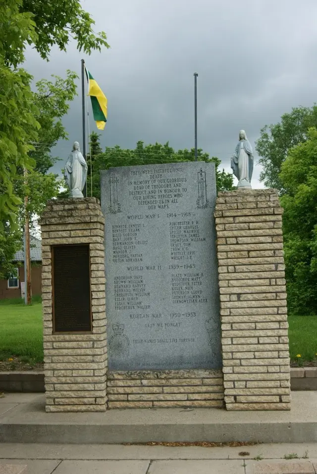 Theodore war memorial